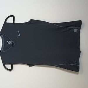 32. Nike Pro Fitted Sleeveless sweat absorption top medium 29*26
